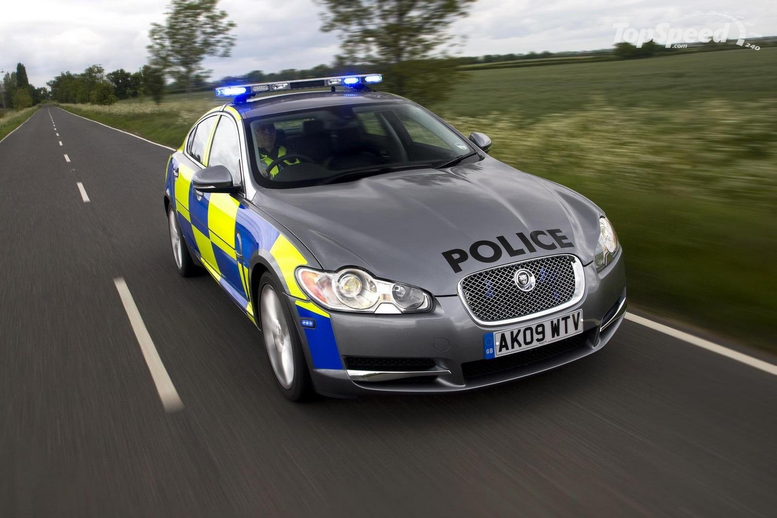 jaguar-xf-police-edi_1600x0w.jpg
